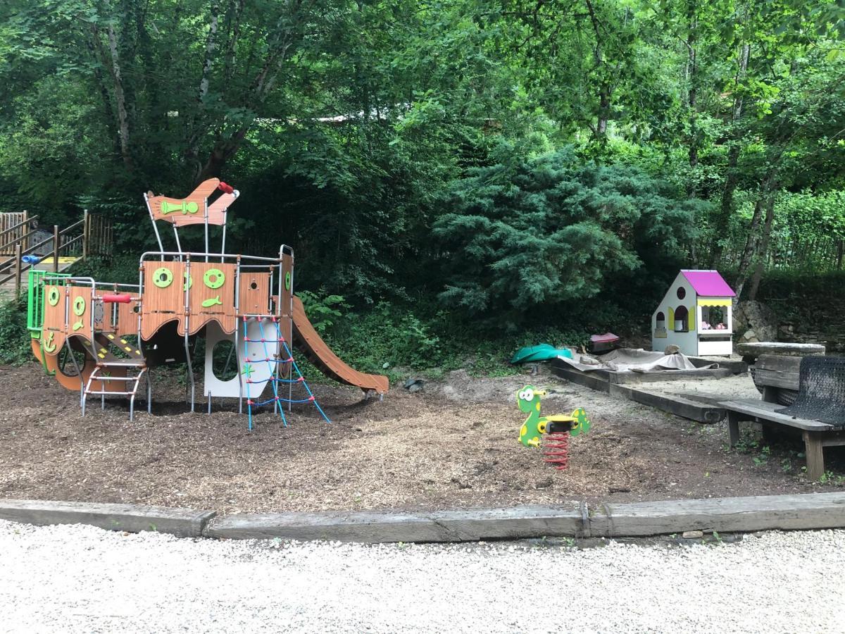 Camping Moulin De Chaules Saint-Constant Экстерьер фото